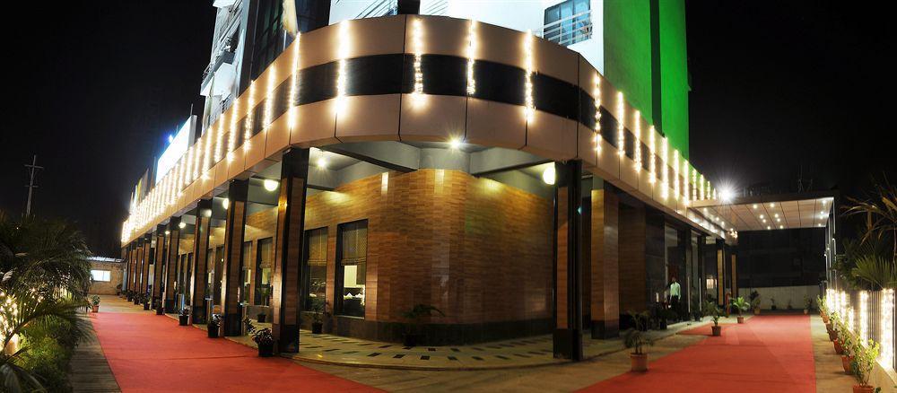 Pallavi A'Vida Nova Bombaim Exterior foto